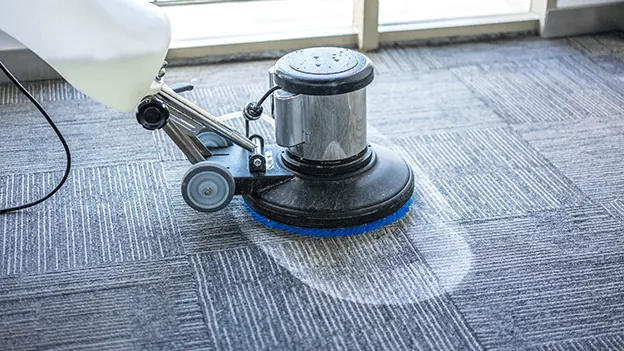 Low-moisture rotary machine cleaning office carpet tiles